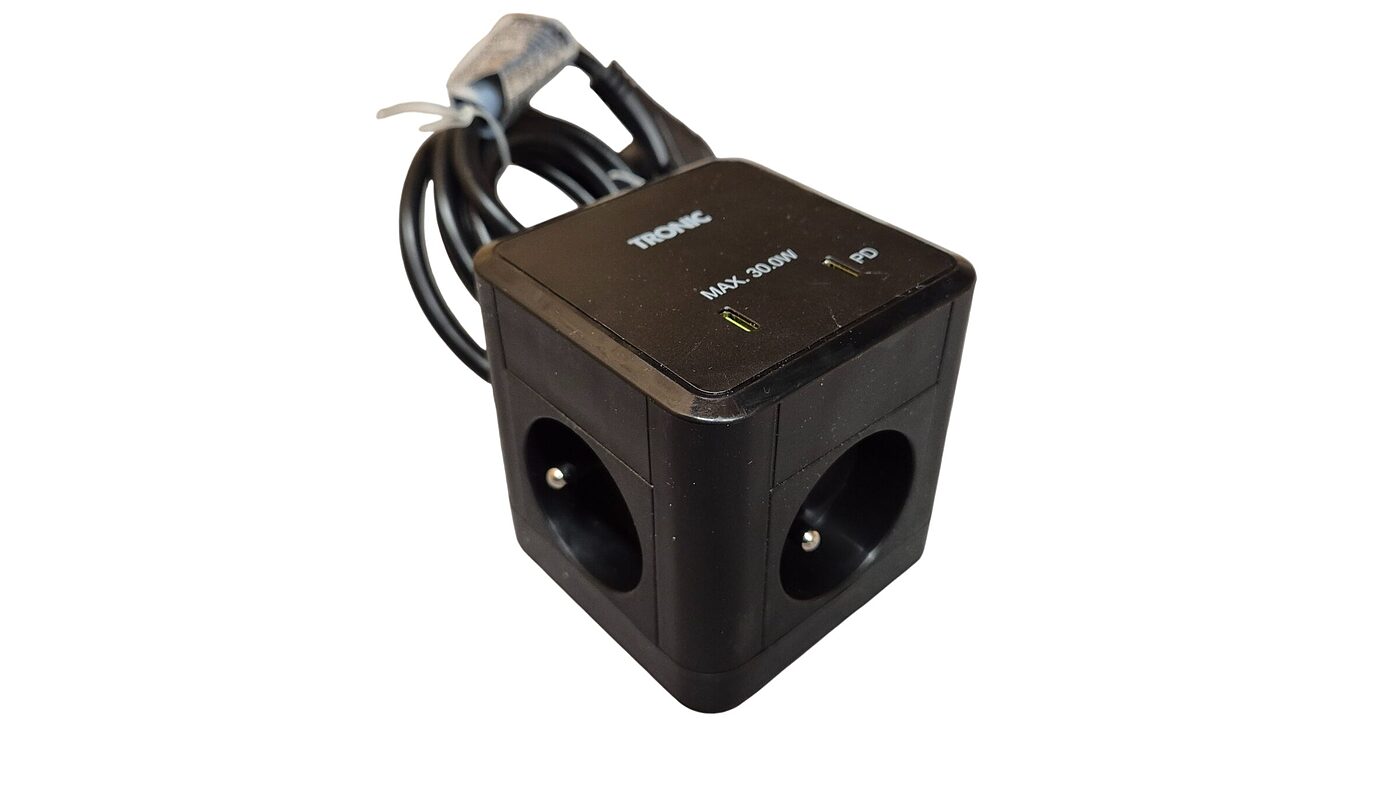Kubveida pagarinātājs ar USB ligzdām