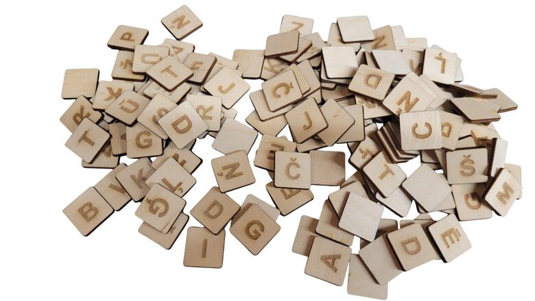 Lielie Drukātie Koka Burti | 165 gab. | 22x22x3mm