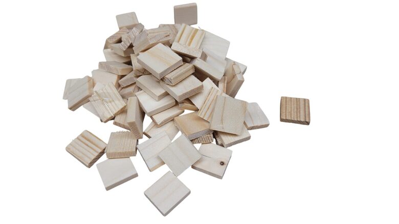 Koka plāksnītes 18x18x5mm  (80 gab.)