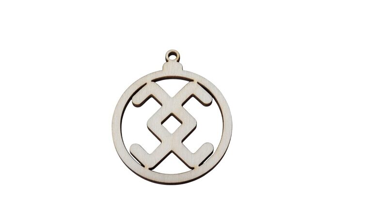 Latvju zīme no koka | Krupītis