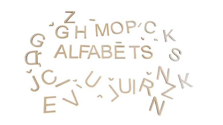 Drukātais Latviešu alfabēts | 33 burti