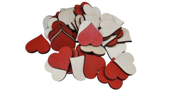 Krāsotas koka sirdis (50gab.)