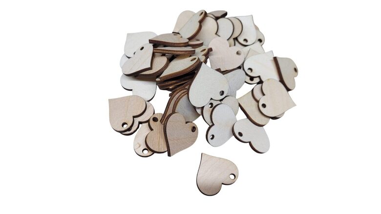 Koka sirdis ar caurumiņu (50gab.)