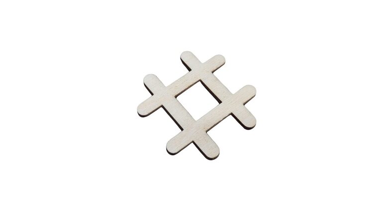 Latvju zīme no koka | Akas zīme | 50x50x3mm