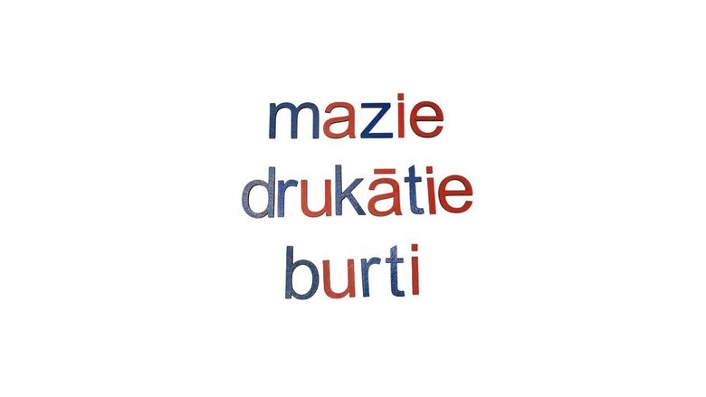 Mazie drukātie koka burti