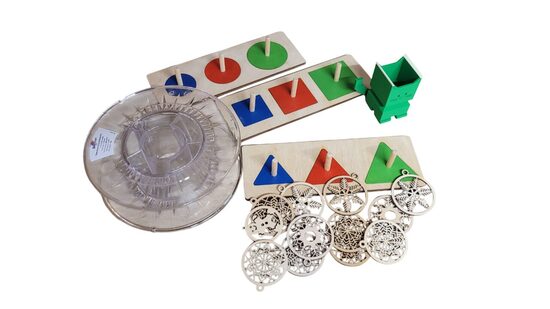 Koka spēle un rotājumi.