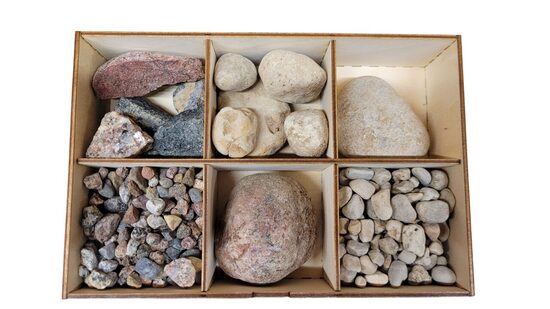 Mazais akmeņu komplekts rokdarbiem.