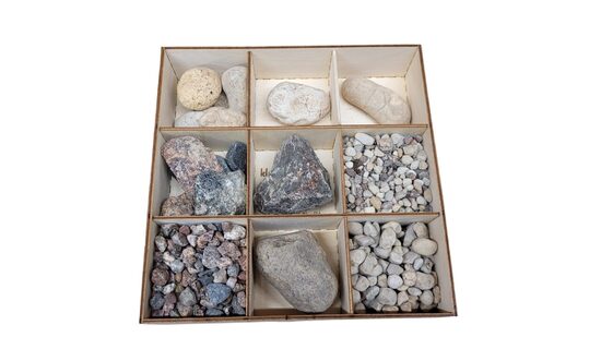 Vidējais akmeņu komplekts rokdarbiem.