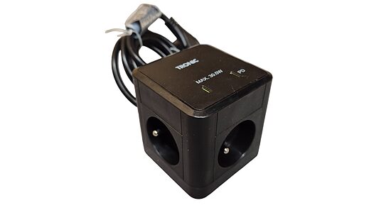 Kubveida pagarinātājs ar USB ligzdām