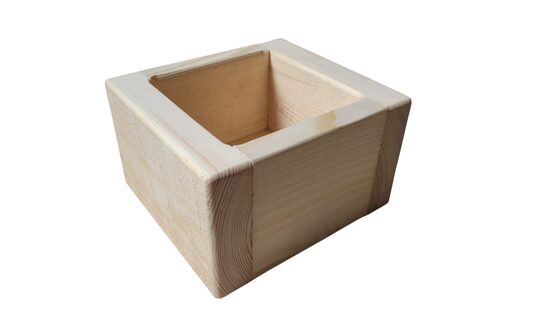Koka Puķu Kaste  (150x140x90mm) – Izturīga & Kompakta